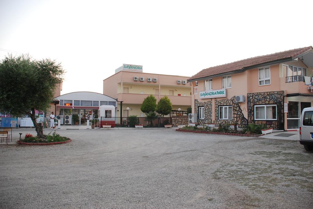 Sayanora Hotel Side Exteriör bild